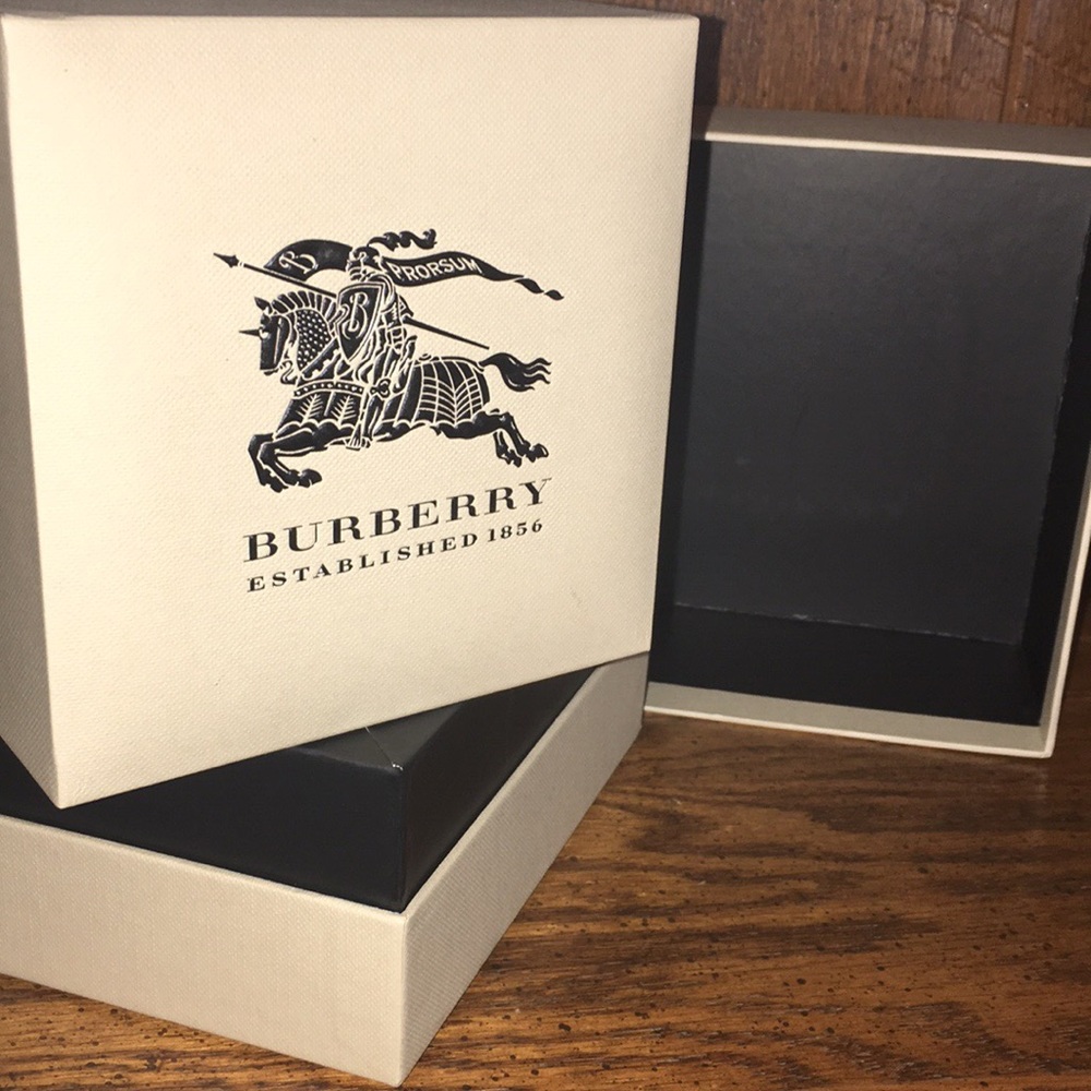 NEW BURBERRY WATCH BOX🔴GREAT WAY TI STORE YOUR WARCH
